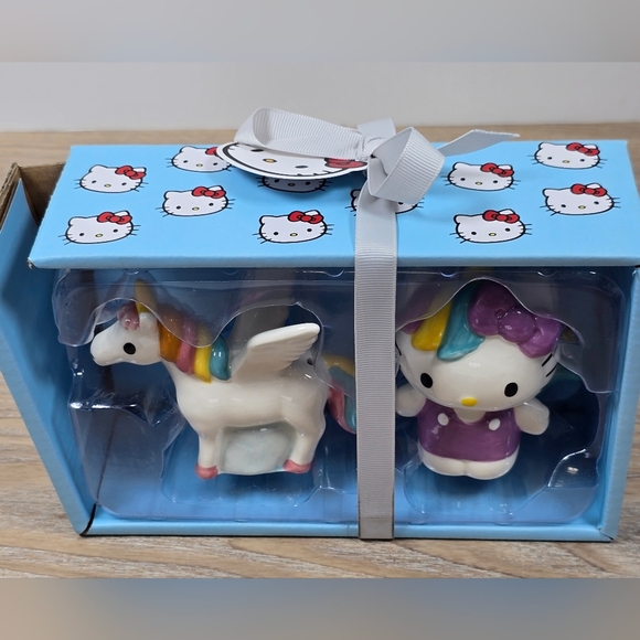 Hello Kitty and Unicorn Salt & Pepper Shaker Set - Picture 2 of 4